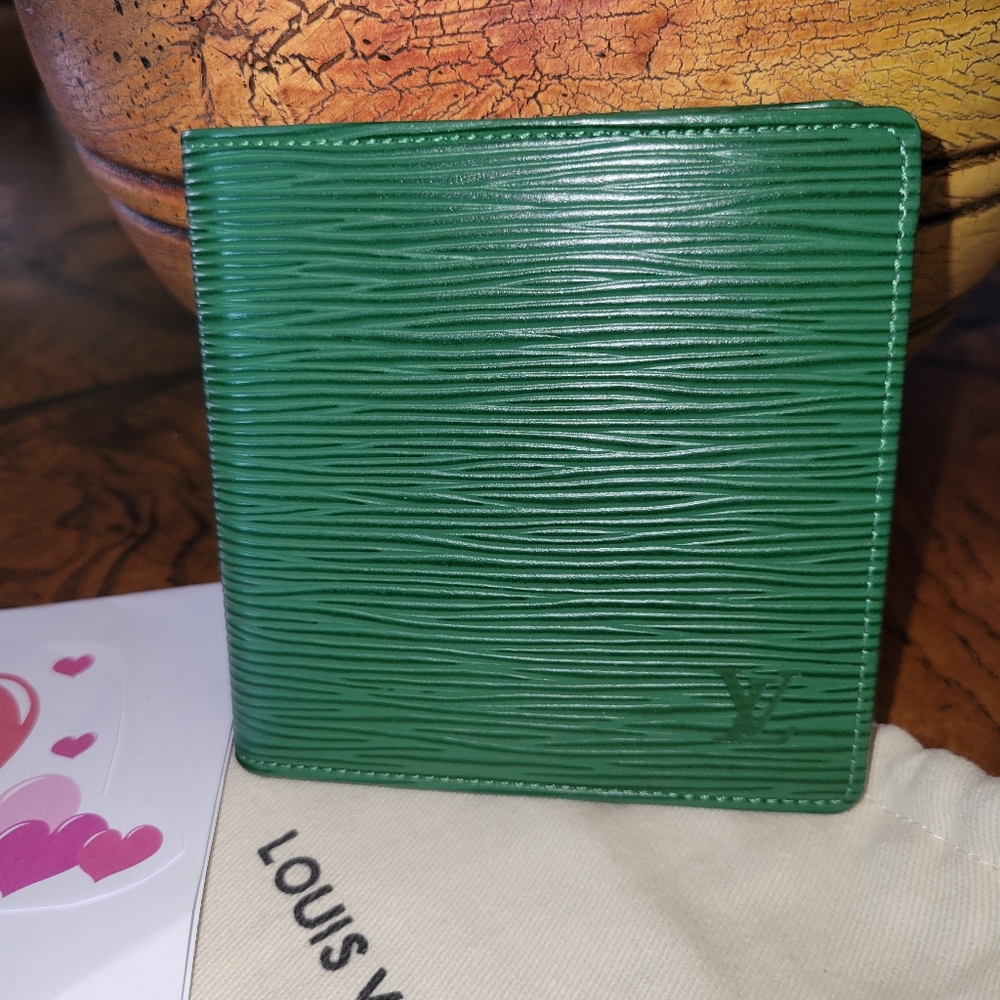 ❤️SOLD♥️Louis Vuitton Wallet Epi Leather Portefeiulle Marco Bifold